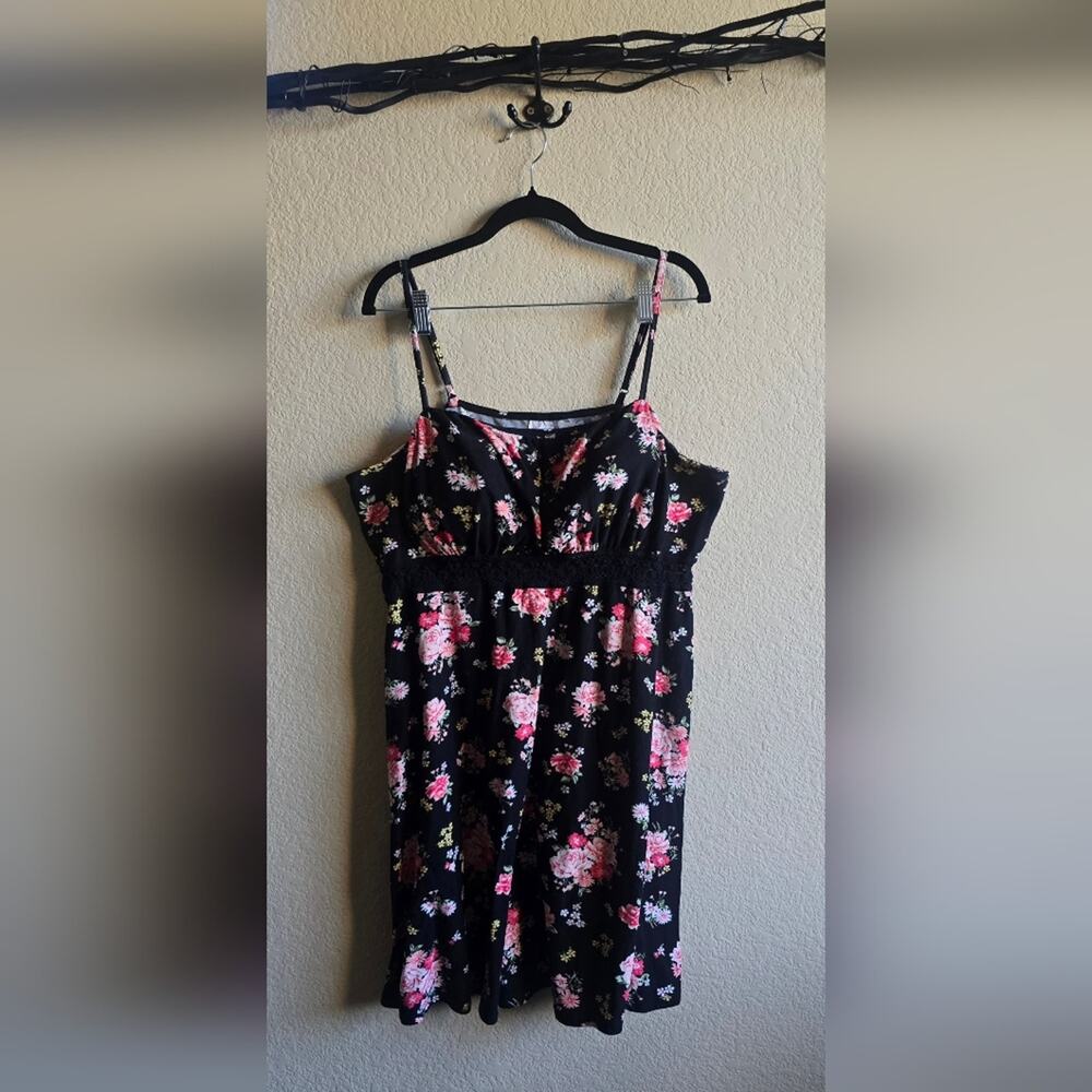 ✨️ 2/$10 ✨️ Y2K Floral Black and Pink Spaghetti Strap Dress